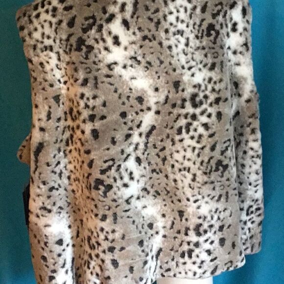 ADRIENNE LANAU faux fur vest in 2 to 3 x-large - Picture 6 of 8